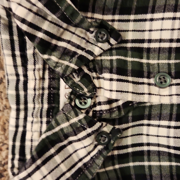 George Boy's Long Sleeved Shirt Size 4T Color Hunter Green/White/Black Plaid - Picture 3 of 5